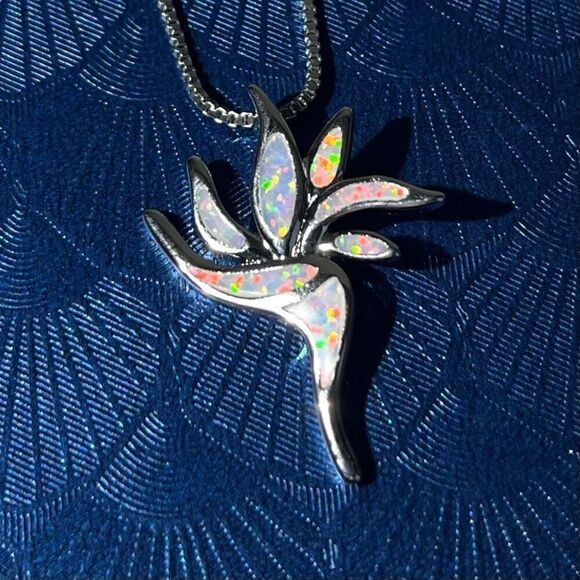 AYD Beautiful White Opal torch Pendant - Picture 5 of 13